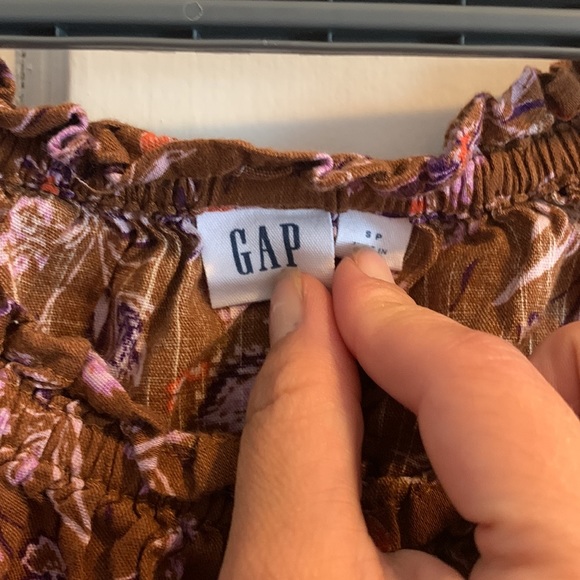 GAP top - Picture 2 of 4